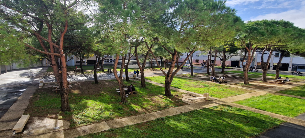 La cour du lycée Valin à la Rochelle